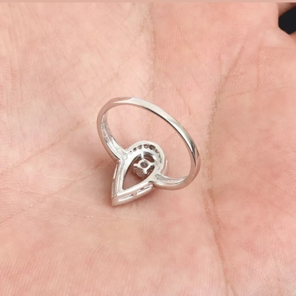 White Topaz & sterling silver water drop ring - Picture 5 of 12